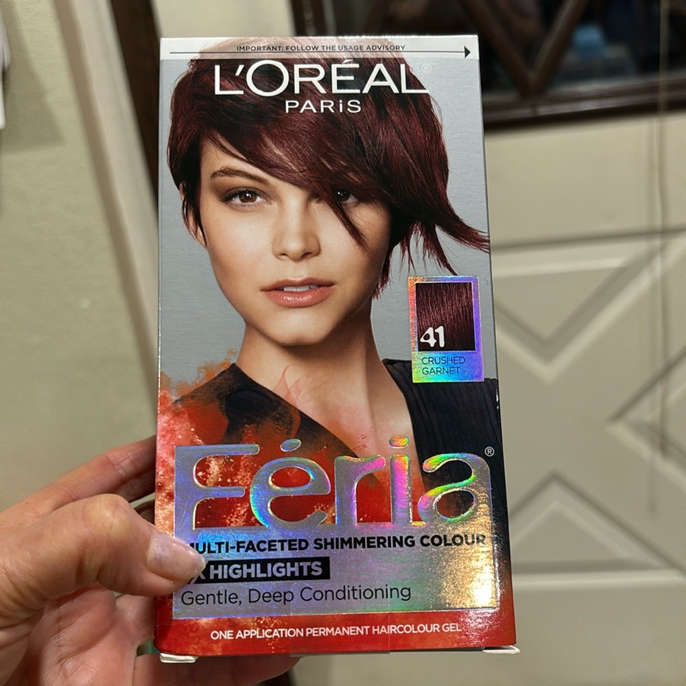 New unopened L’Oréal Paris 41 crushed Garnet
